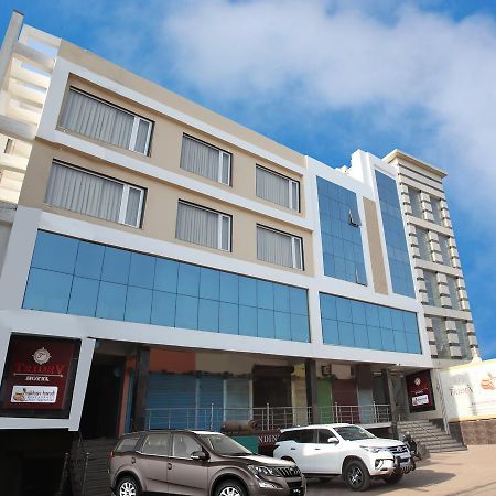 Hotel Tridev Varanasi Ngoại thất bức ảnh