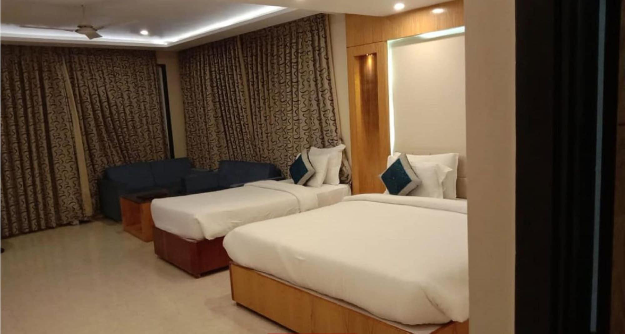 Hotel Tridev Varanasi Ngoại thất bức ảnh
