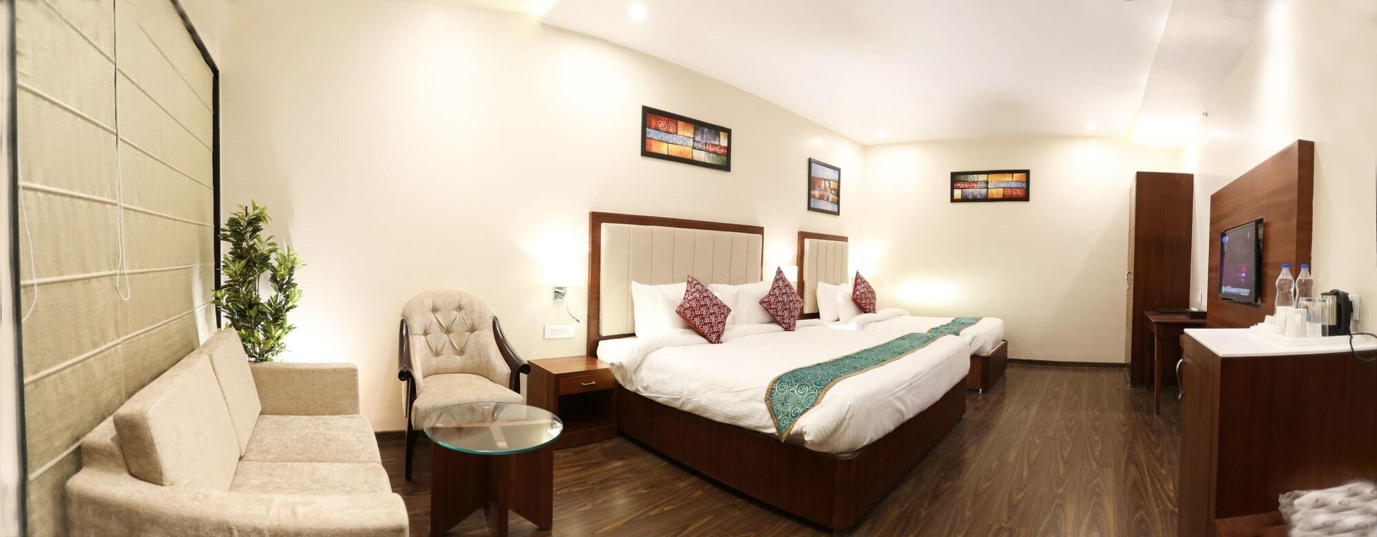 Hotel Tridev Varanasi Ngoại thất bức ảnh