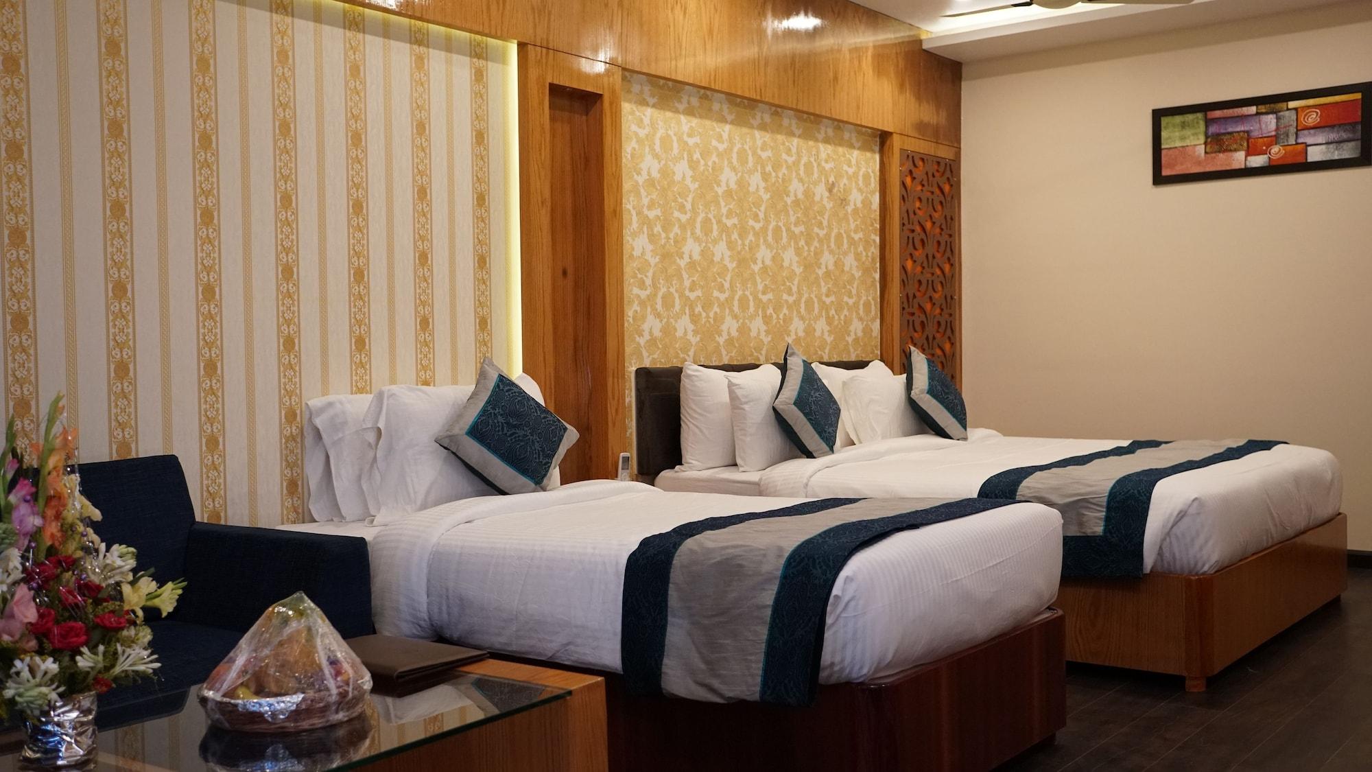 Hotel Tridev Varanasi Ngoại thất bức ảnh