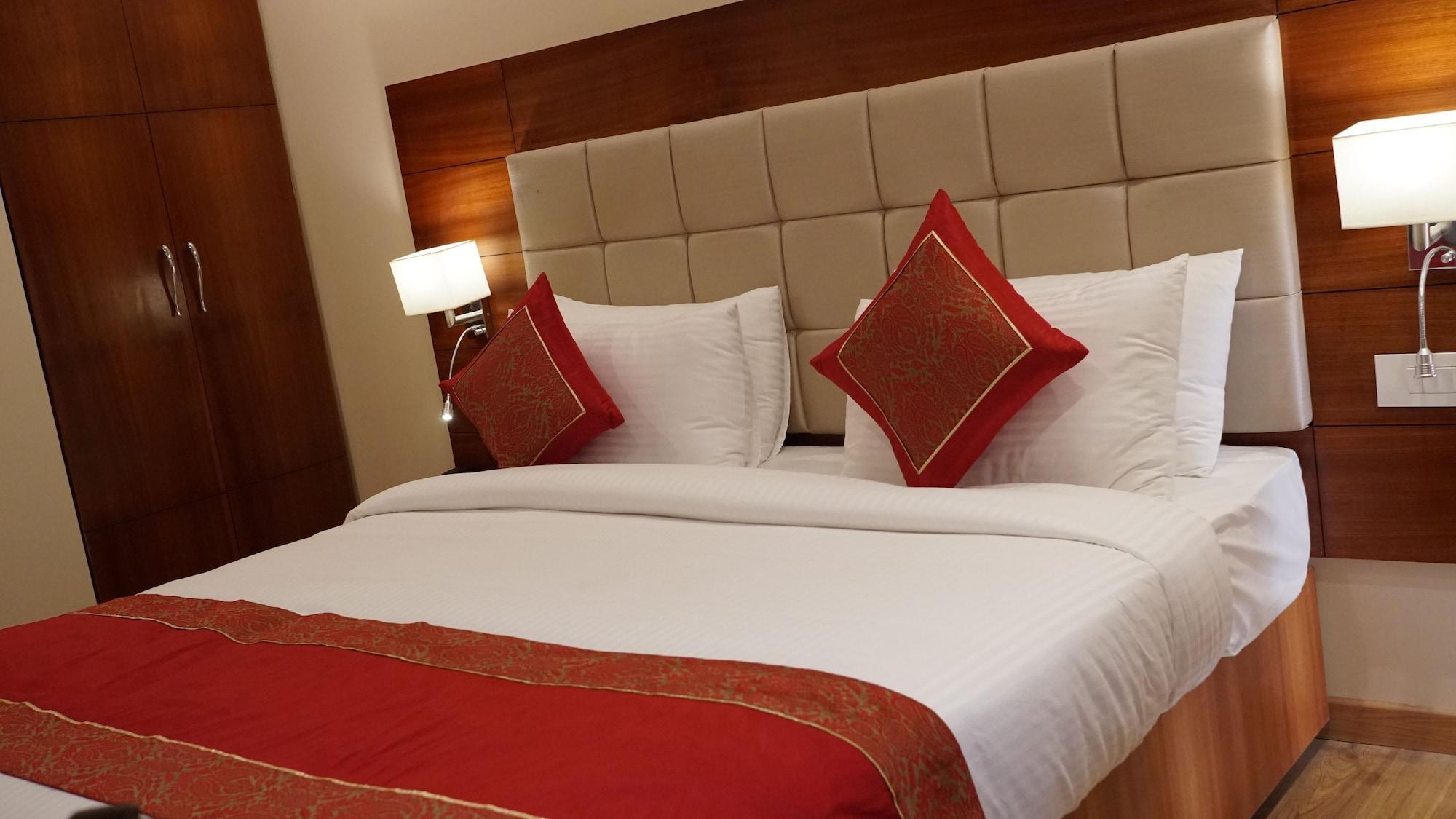 Hotel Tridev Varanasi Ngoại thất bức ảnh