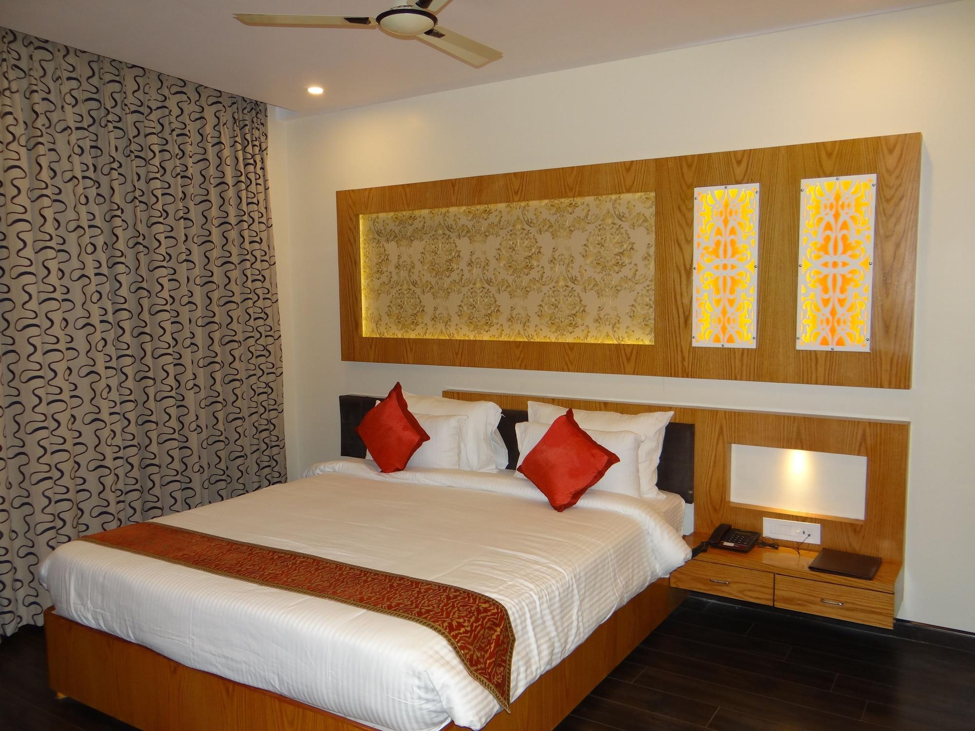 Hotel Tridev Varanasi Ngoại thất bức ảnh