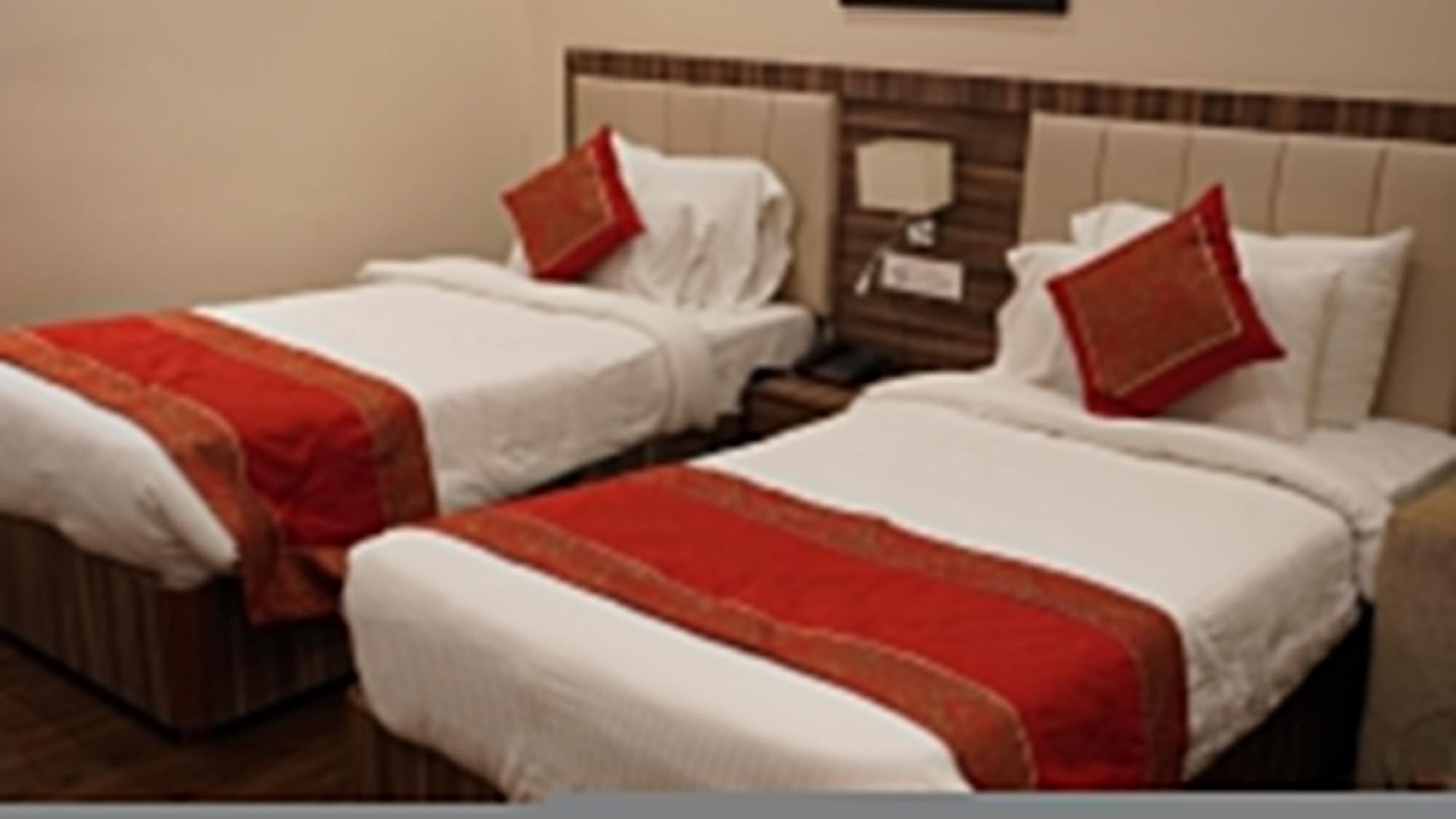 Hotel Tridev Varanasi Ngoại thất bức ảnh