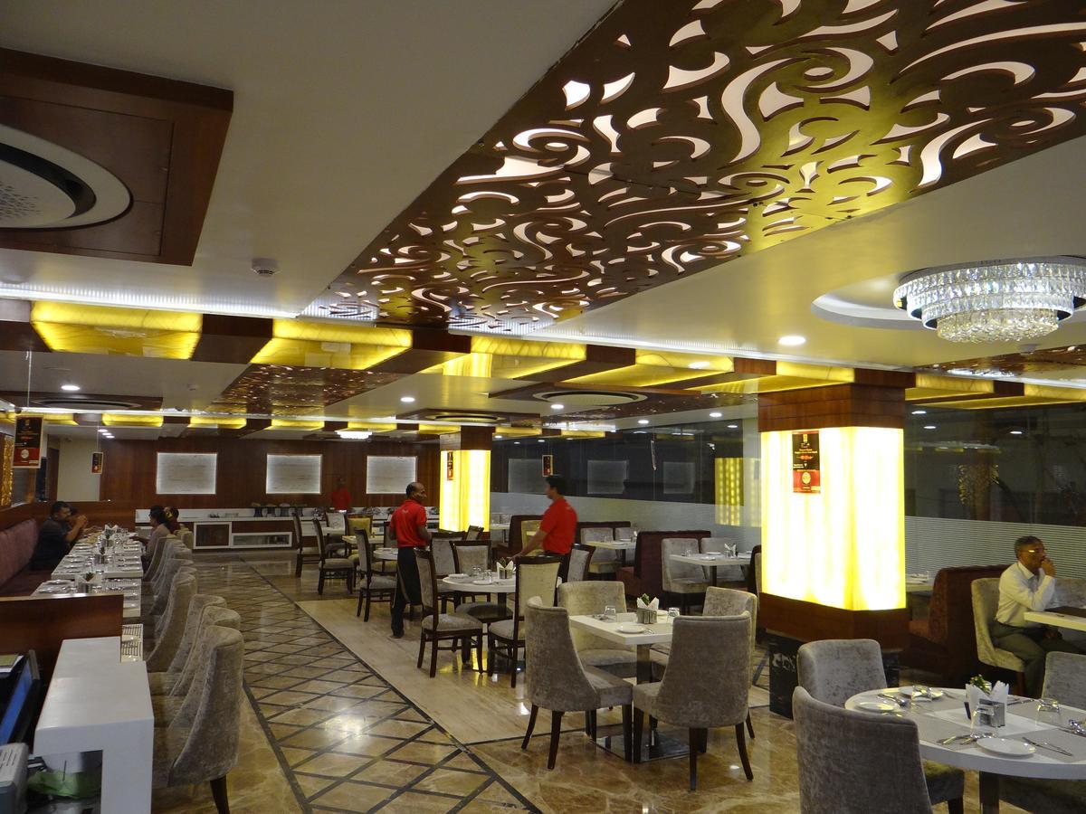 Hotel Tridev Varanasi Ngoại thất bức ảnh