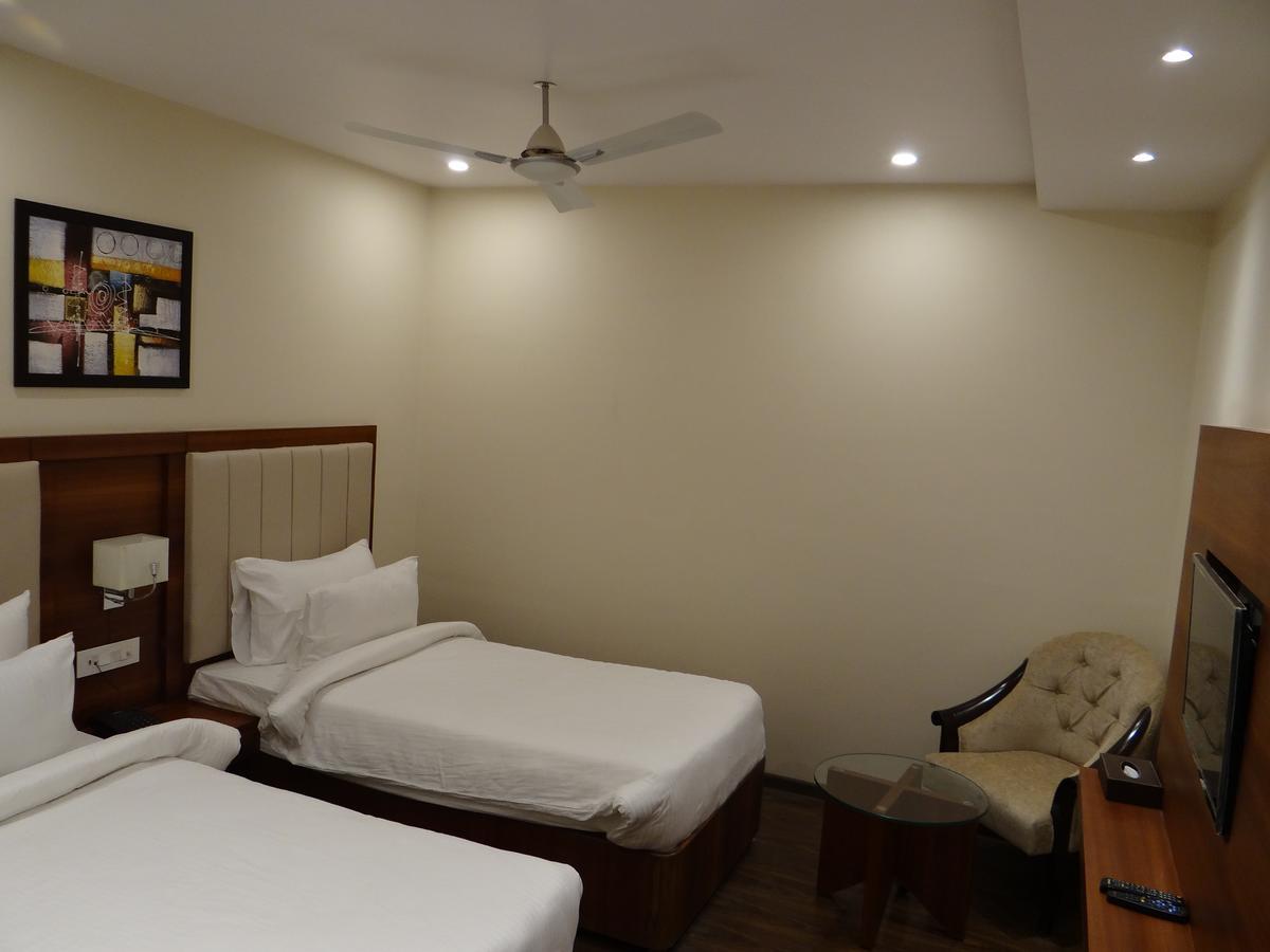 Hotel Tridev Varanasi Ngoại thất bức ảnh