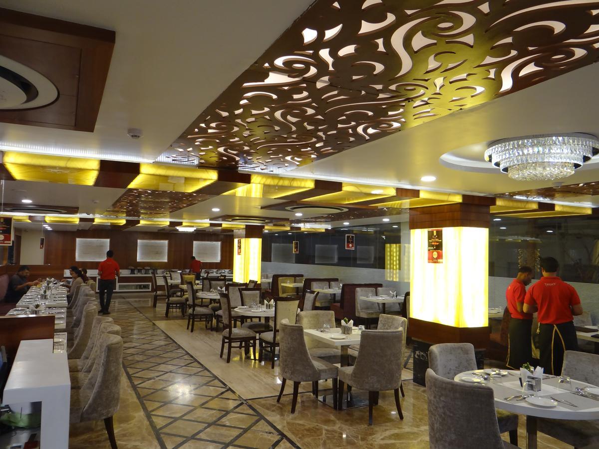 Hotel Tridev Varanasi Ngoại thất bức ảnh