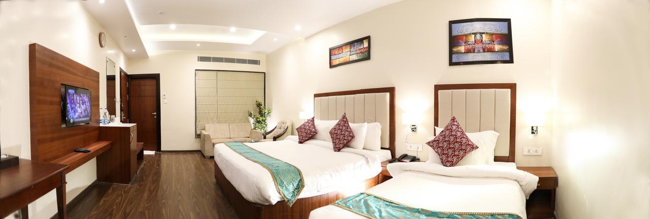 Hotel Tridev Varanasi Ngoại thất bức ảnh