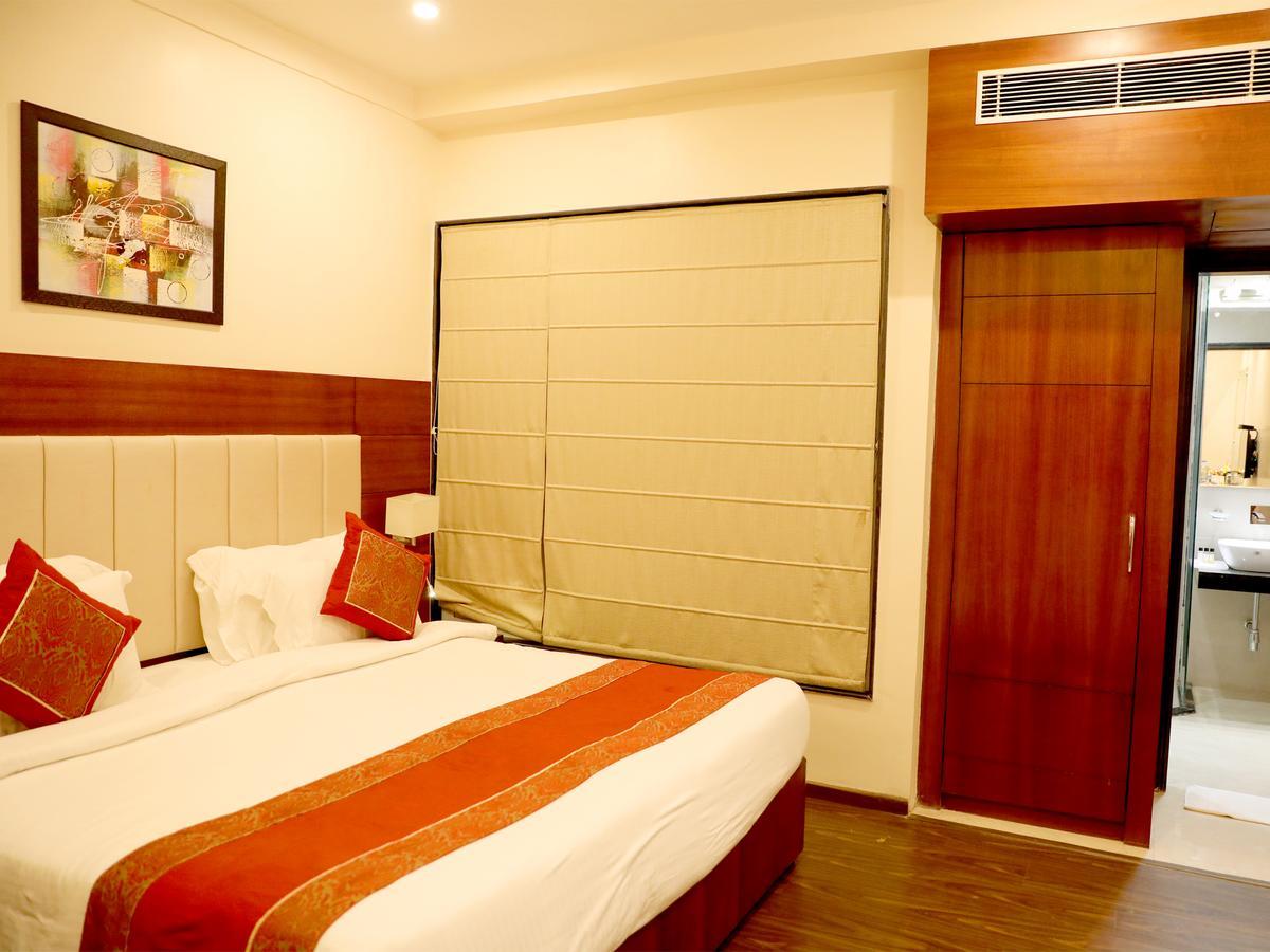 Hotel Tridev Varanasi Ngoại thất bức ảnh