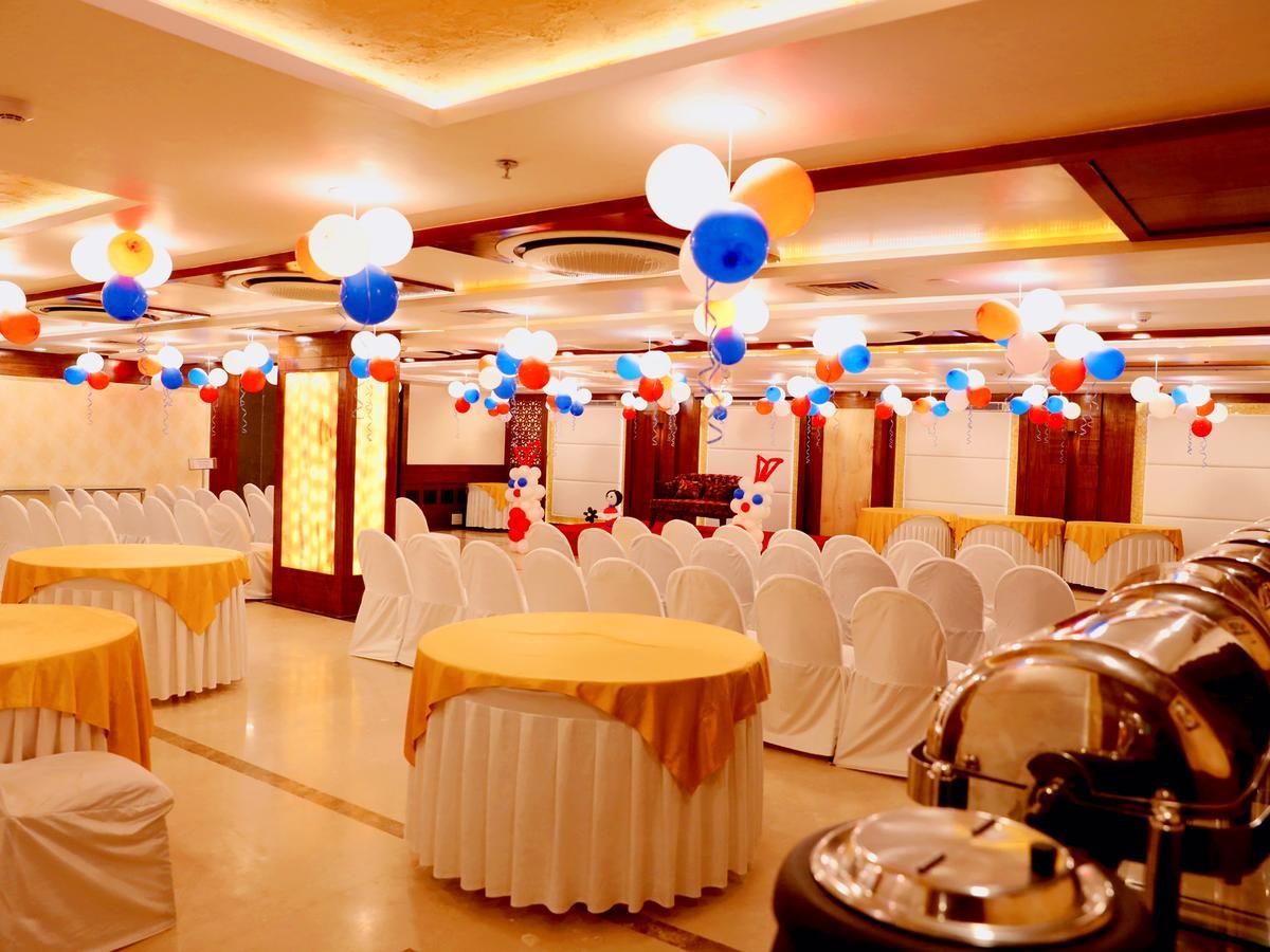 Hotel Tridev Varanasi Ngoại thất bức ảnh