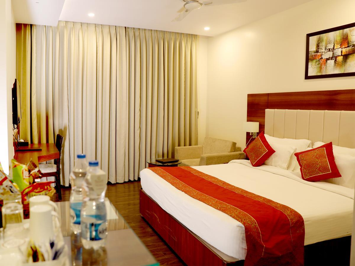 Hotel Tridev Varanasi Ngoại thất bức ảnh
