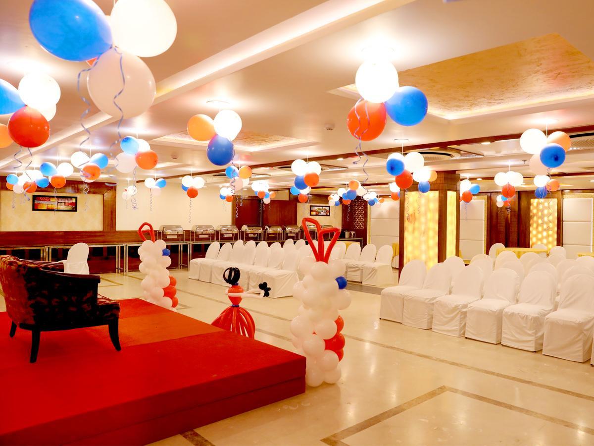 Hotel Tridev Varanasi Ngoại thất bức ảnh