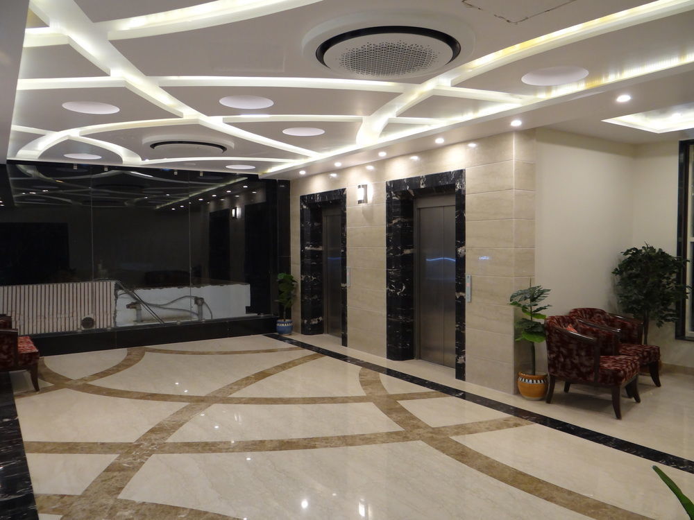 Hotel Tridev Varanasi Ngoại thất bức ảnh