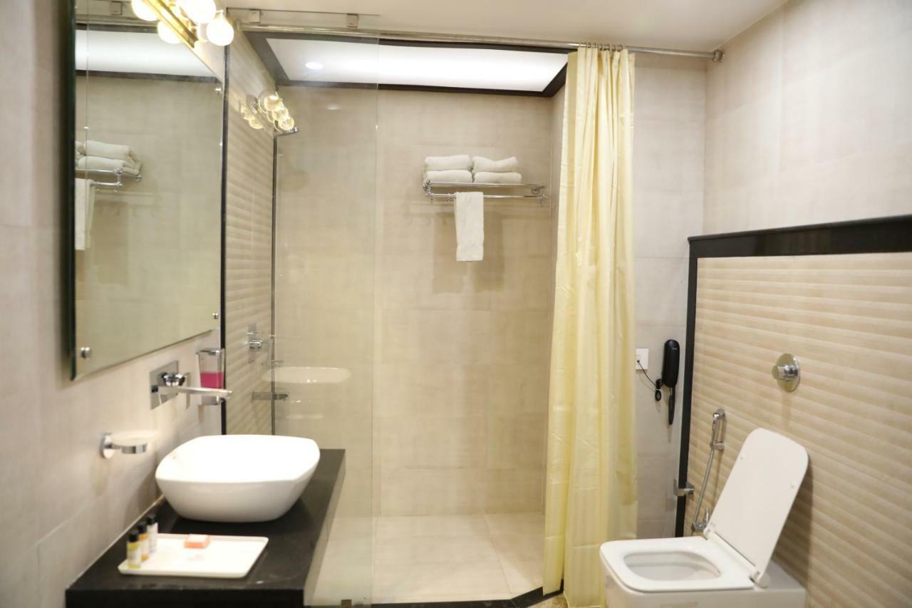 Hotel Tridev Varanasi Ngoại thất bức ảnh